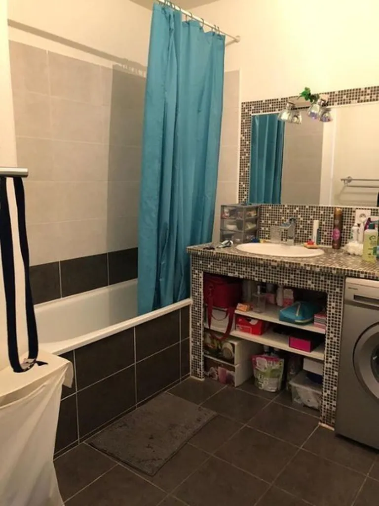 Salles de bain - Appartement Meublé avec Ascenseur à La Capelette