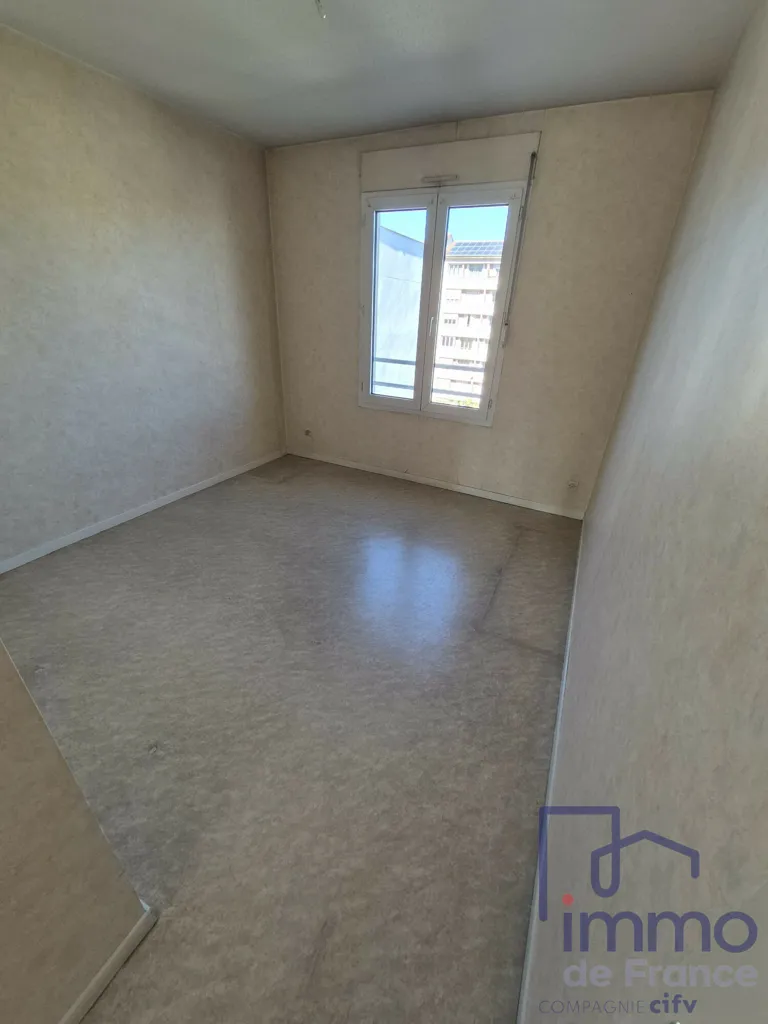 Toad - Bright Apartment with South Balcony in Saint-Chamond