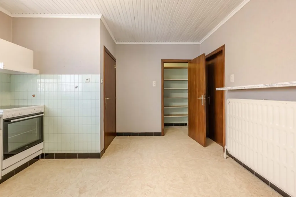 Cuisine - Bungalow à rénover avec jardin à Wakken