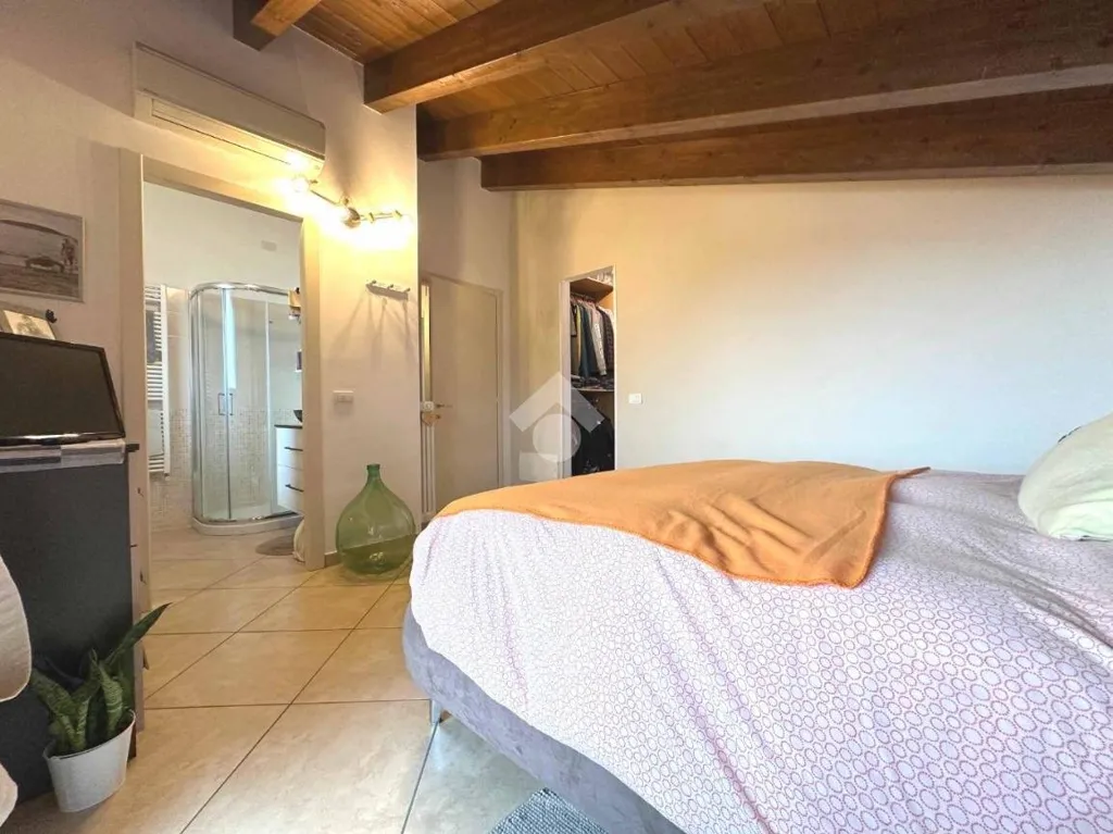 Chambres - Attico with Balcony in Crespiatica