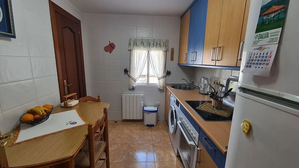 Köök - Bright 2-Bedroom Flat in Zona Pinilla
