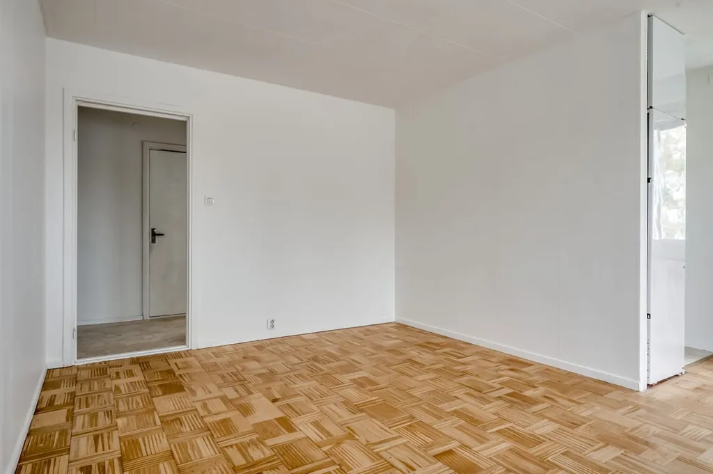 Pièces - Well-Planned Flat with Glazed Balcony in Skoghall