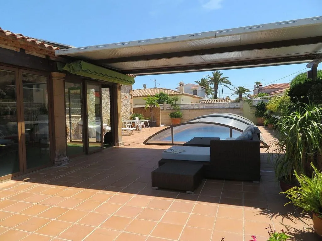 Terrass - Rustic Chalet with Pool in Poblets