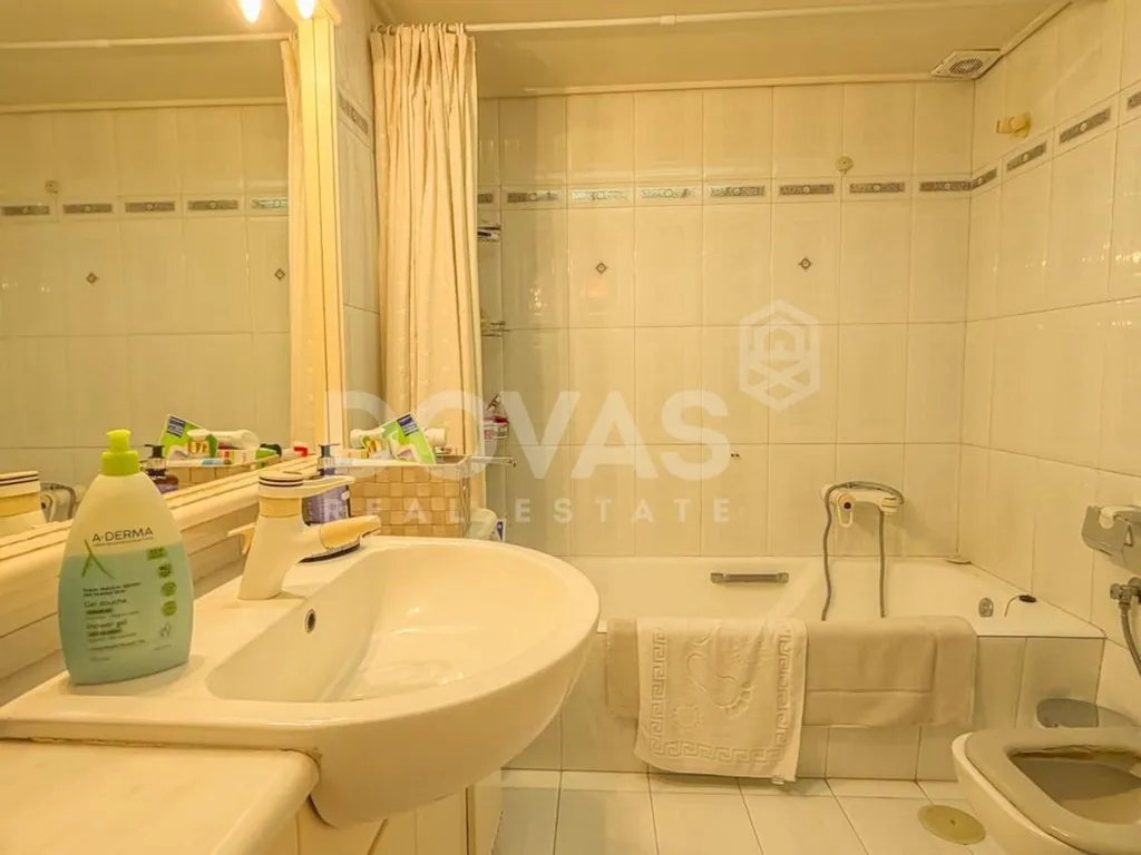 Vannitoad - Double-Fronted Apartment with Garden in Kifissia