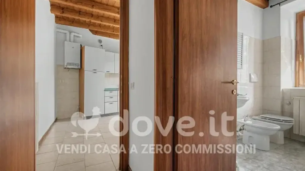 Bathrooms - Twin-Unit with Private Garden in Pontida