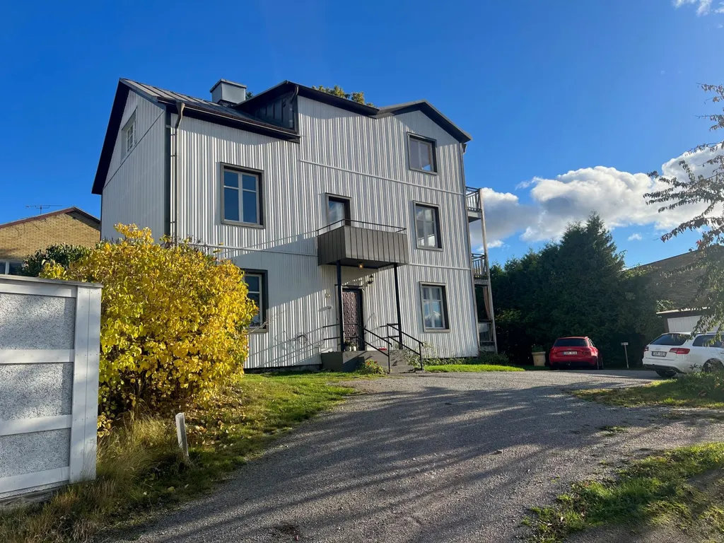 Välivaade - Hyreshus with Three Apartments in Freja, Västerås