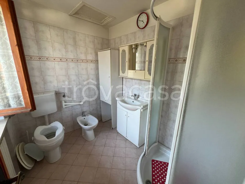 Salles de bain - Detached House with Private Garden in Torre Pellice