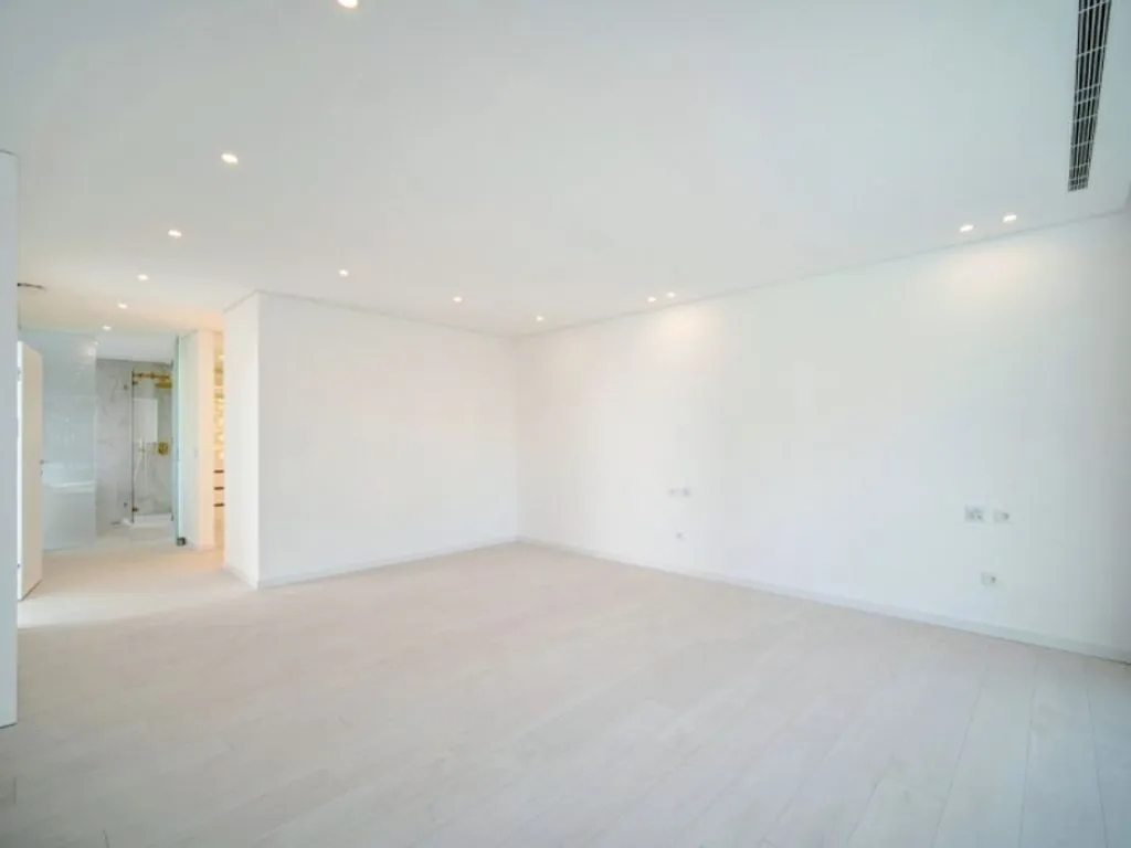 Toad - Contemporary Villa with Golf View in Almada