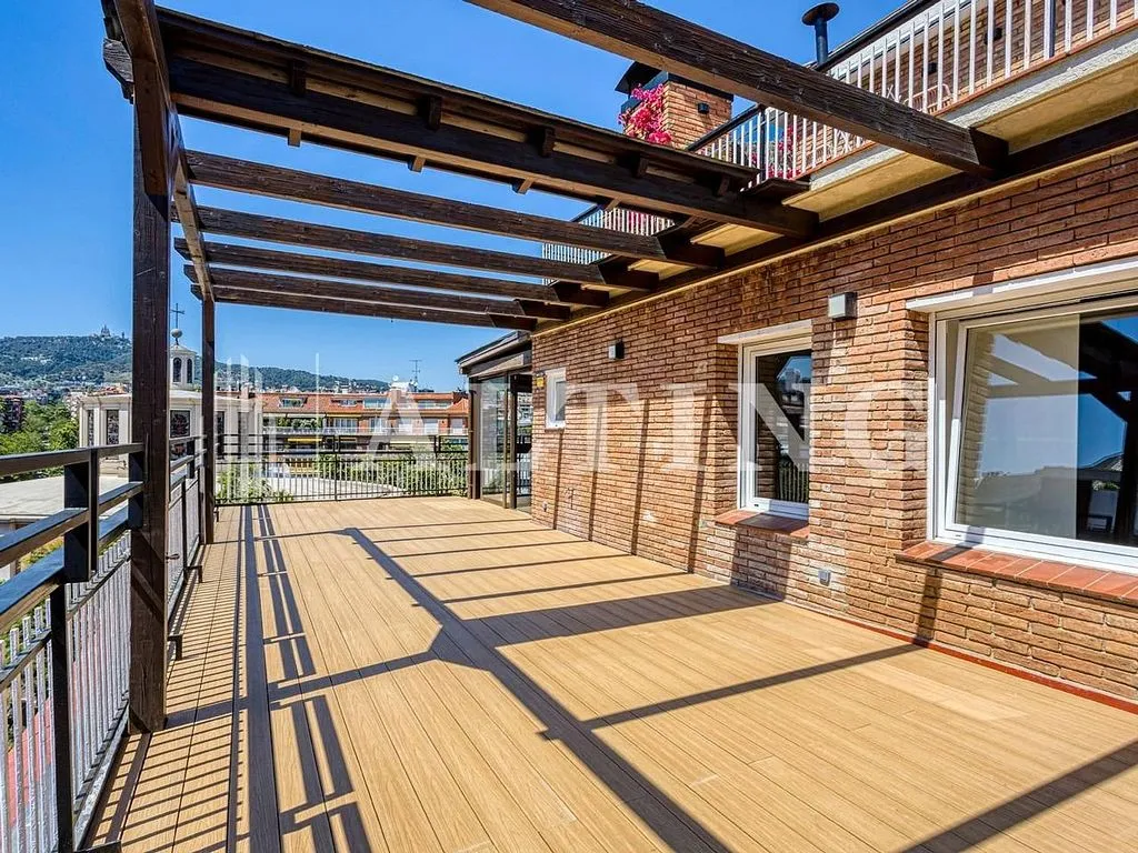 Terrace - Reformed Apartment with Terrace in Barcelona