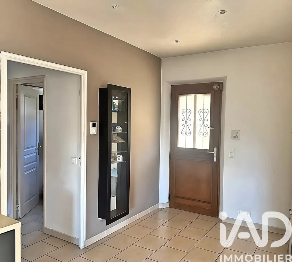 Entrée - Maison Traditionnelle avec Piscine à Grasse