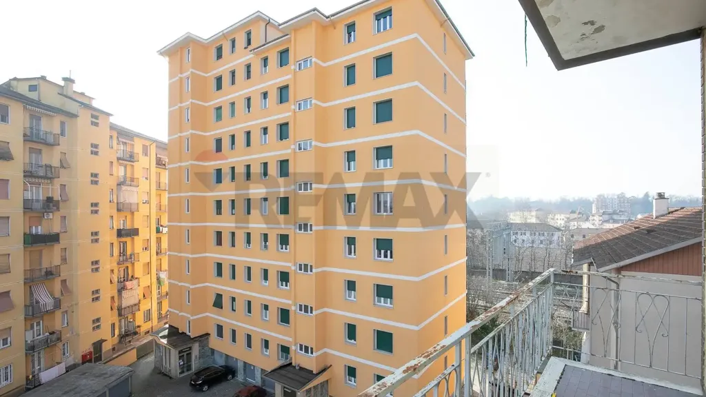 Balcon - Spacious Apartment with Balcony in Novi Ligure