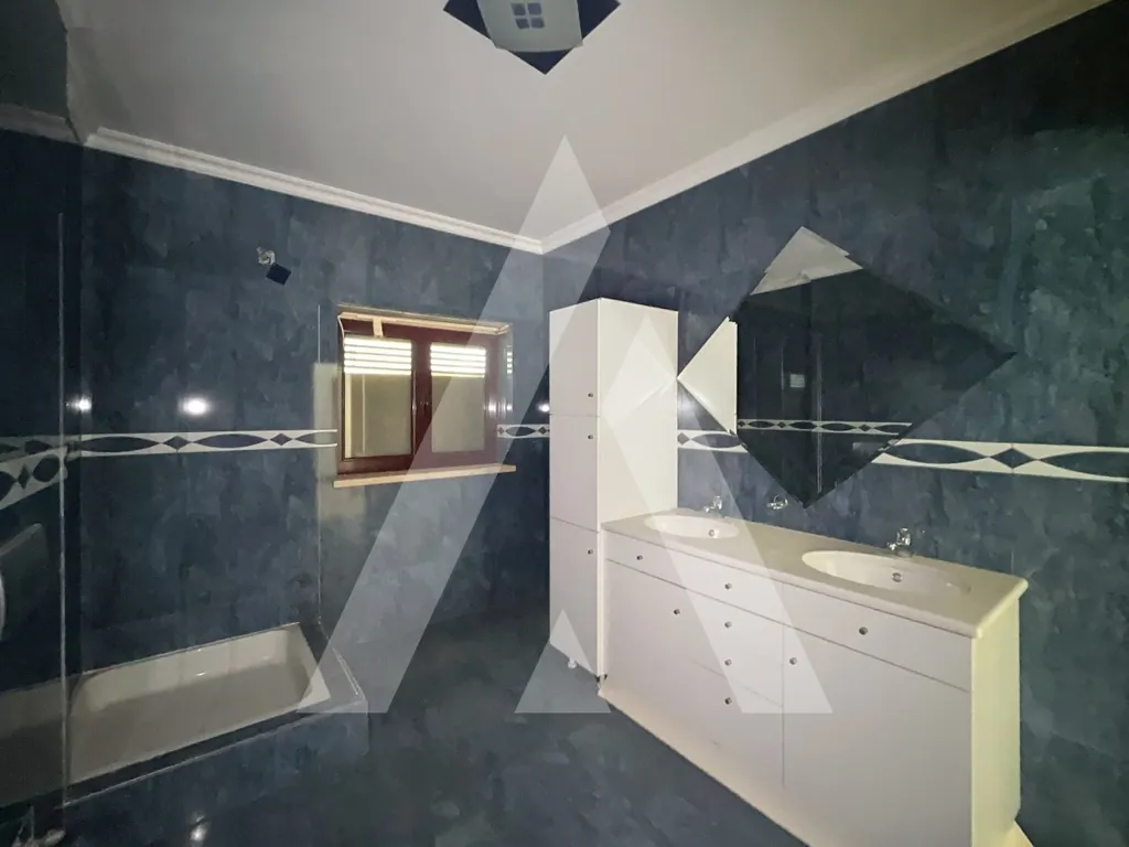 Bathrooms - Isolated House with Indoor Pool in Pombal