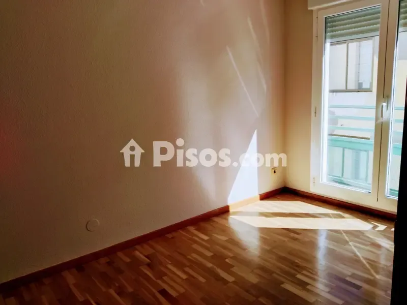 Pièces - Duplex with Balcony and Garage in Calle Lodum