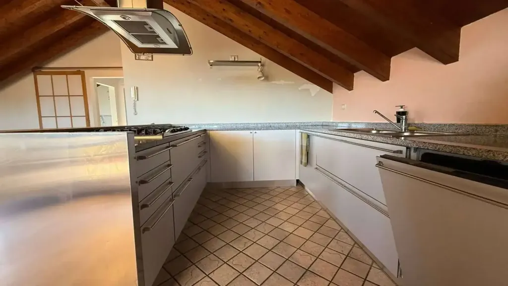 Cuisine - Penthouse with Panoramic Terrace in Cantù