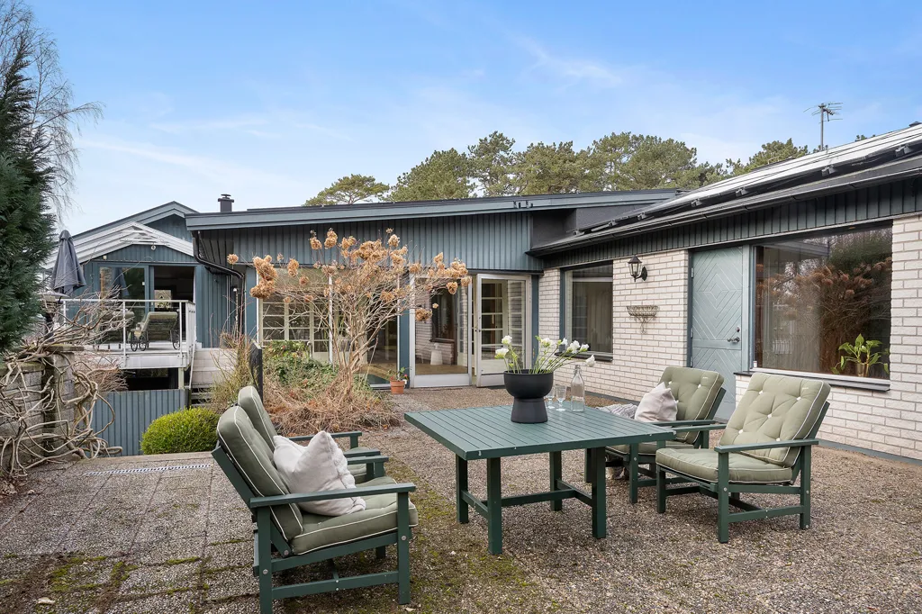 Terrass - Spacious Villa with Pool in Frösakull