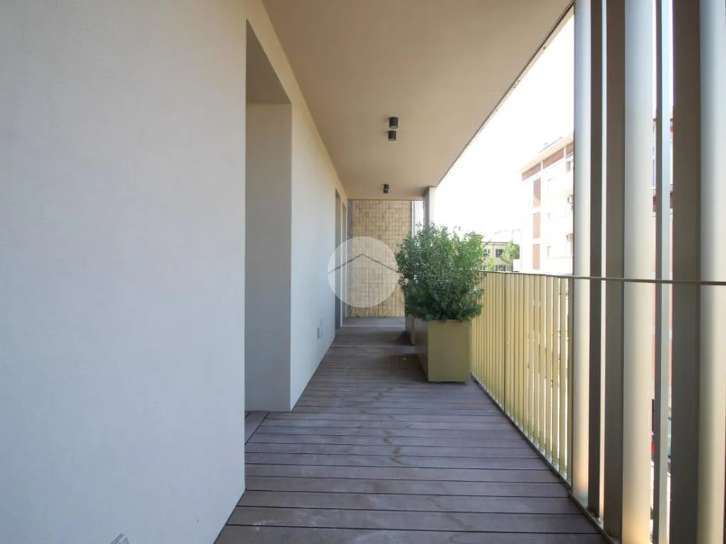Balcon - Contemporary 4-Bedroom in Central Cesena