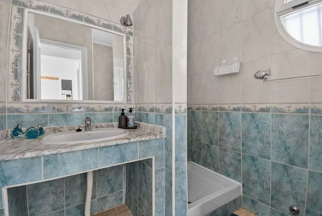 Bathrooms - Terraced House with Pool in Torrevieja Centre