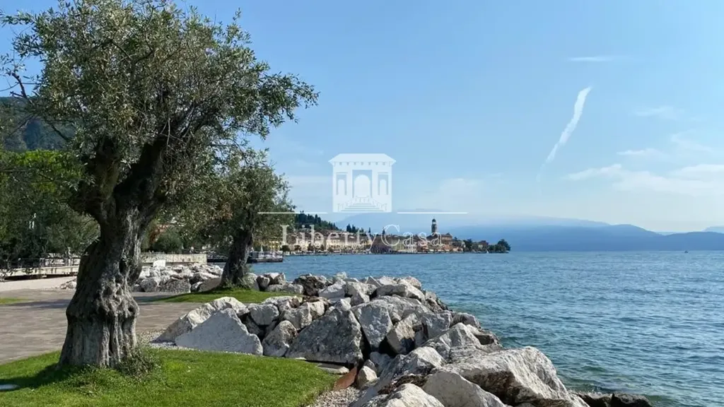 Rustic Lake View Apartment in Salò