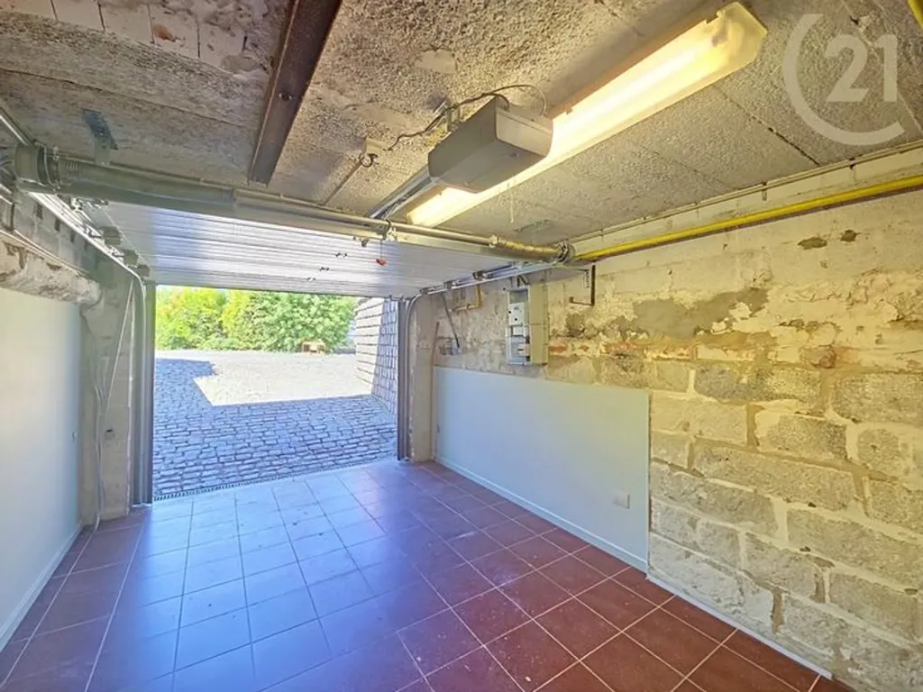 Garage - Charming House with Terrace in Limelette