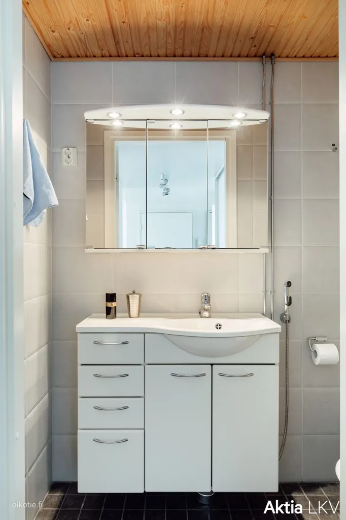 Bathrooms - Modern City Flat with West Balcony in Espoo