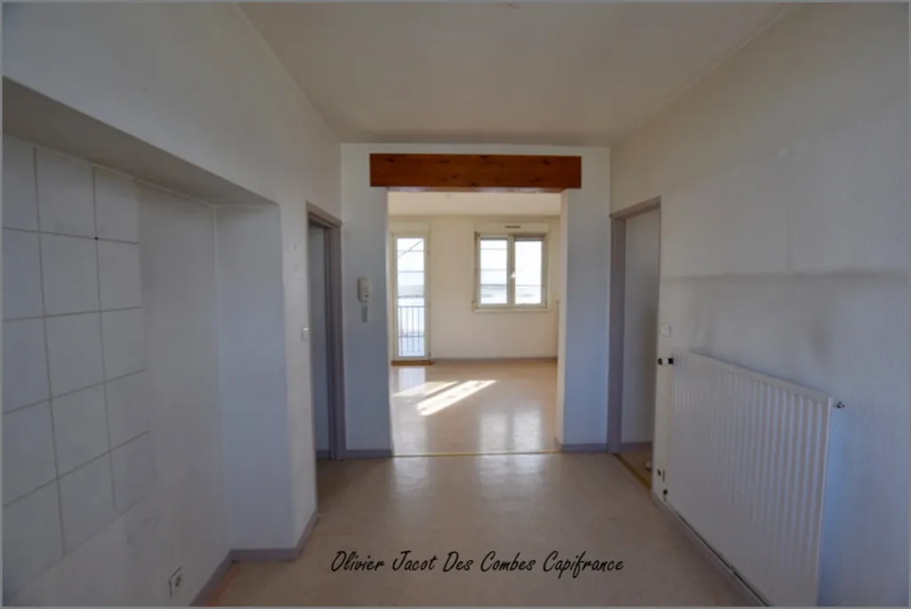 Entrée - Appartement Lumineux avec Balcon à Montbéliard