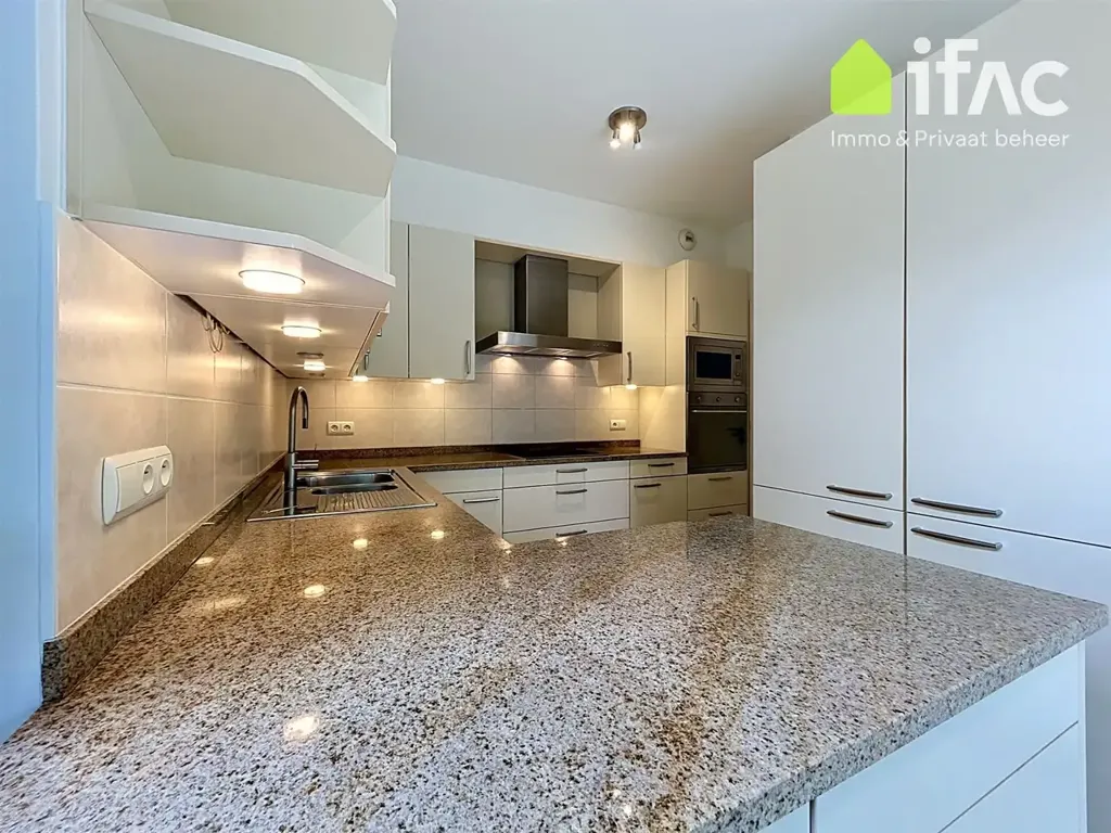 Cuisine - Appartement de Plain-Pied avec Jardin Privé à Ukkel
