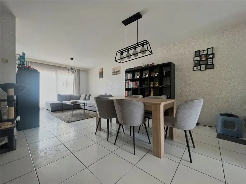 Salle à manger - Appartement Luminosité et Balcon au Centre de Torhout