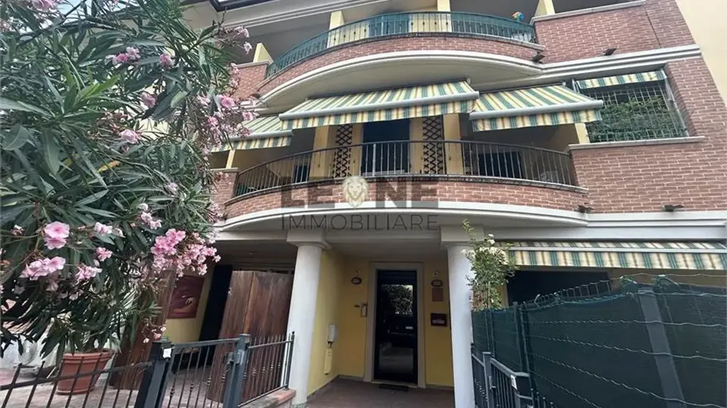 Extérieur - Modern Apartment with Balcony in Vignola