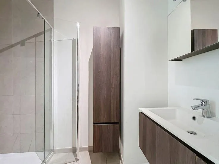 Salles de bain - Appartement 2 Chambres avec Terrasse à Le Champ du Tordoir