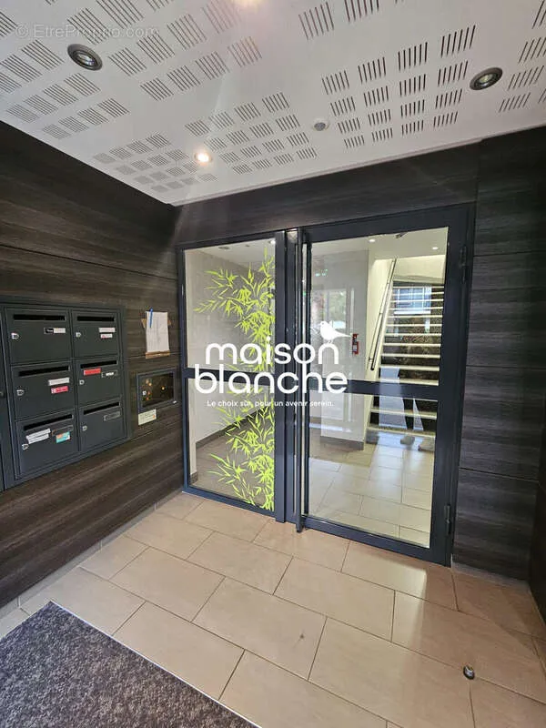 Entrée - Appartement T4 avec Balcon Sud-Ouest à Angers
