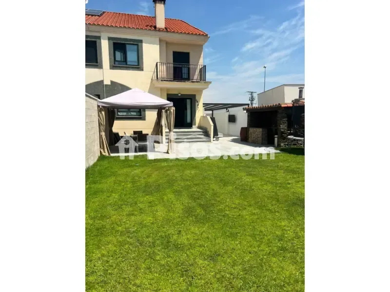 Aed - Semi-detached House with Pool in Villamayor