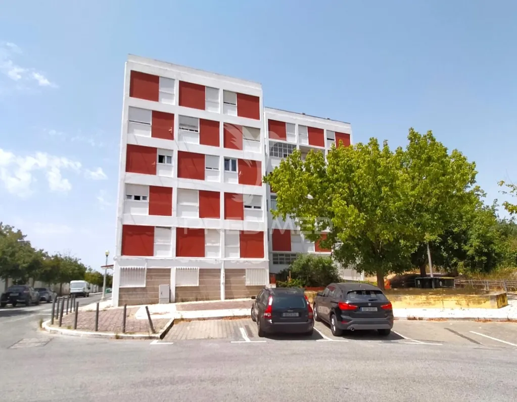 Välivaade - Inverted Duplex Apartment for Renovation in Alvalade, Lisbon