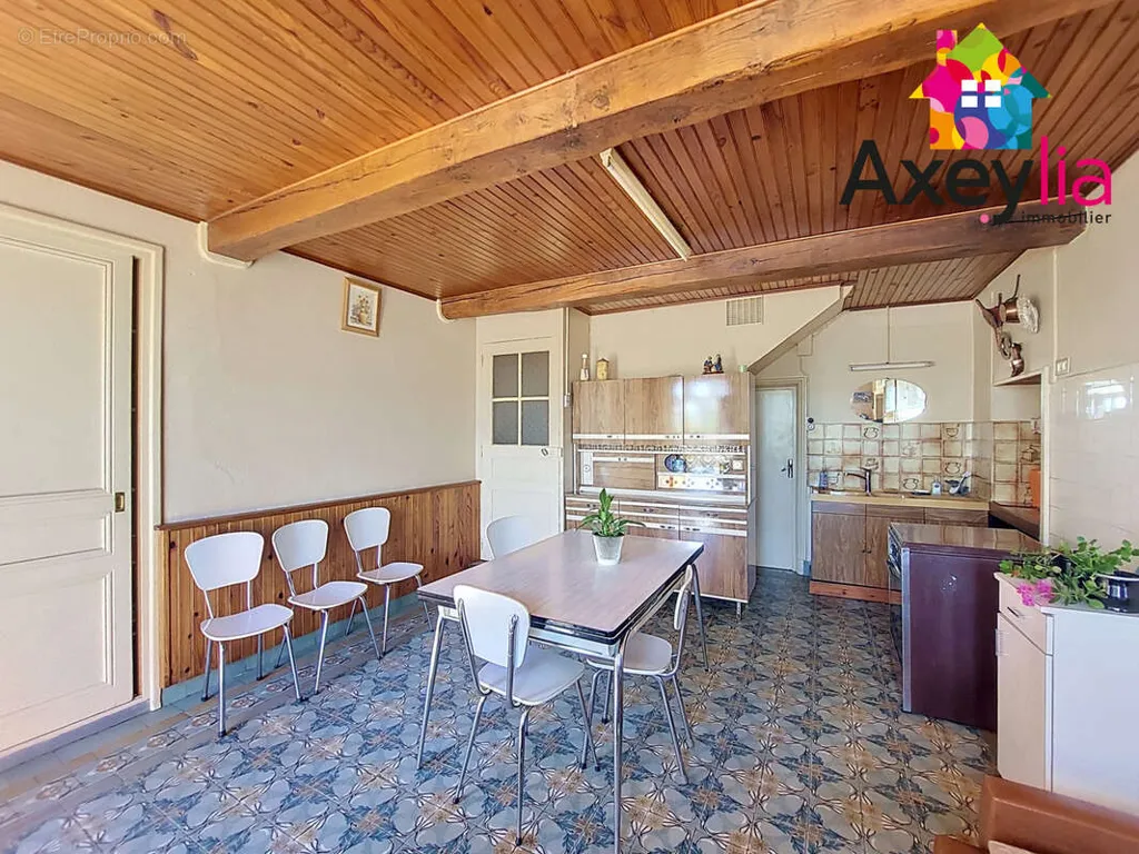 Salle à manger - Fermette avec Terrain et Dépendances près de Charlieu