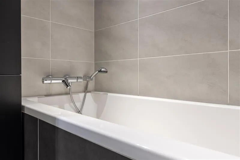 Salles de bain - Modern T3 with Garden in Dalem Zuid