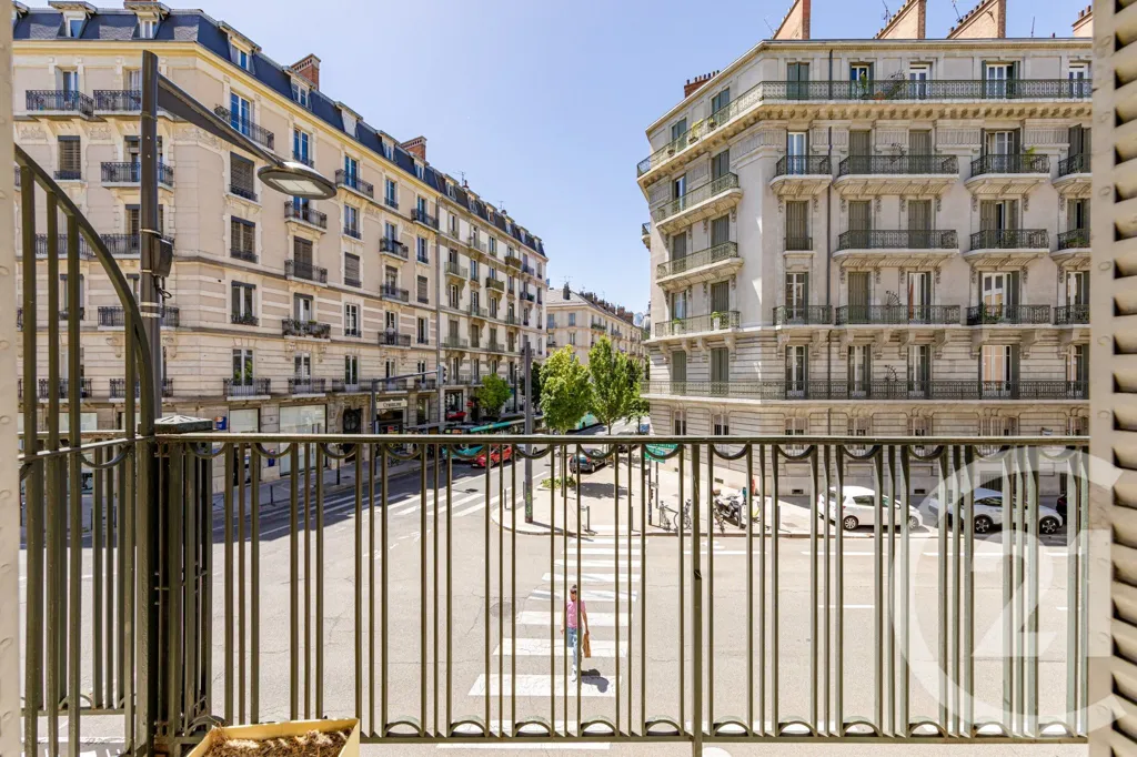 Balcone - 6-Piece Flat with Balcony in Grenoble