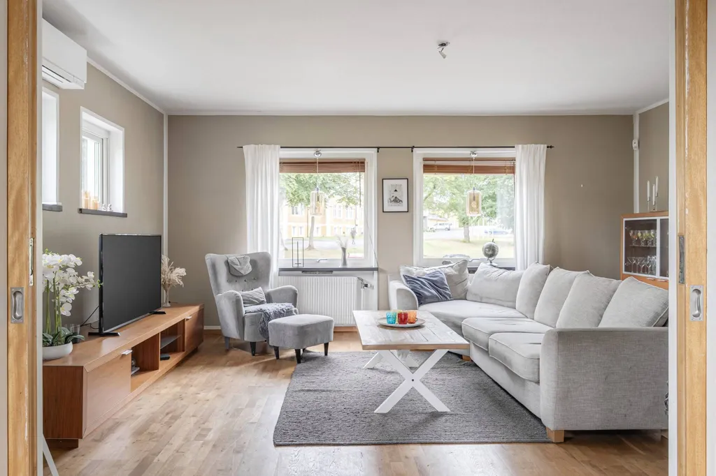 Séjour - Generous Family Home with Development Potential in Tyringe