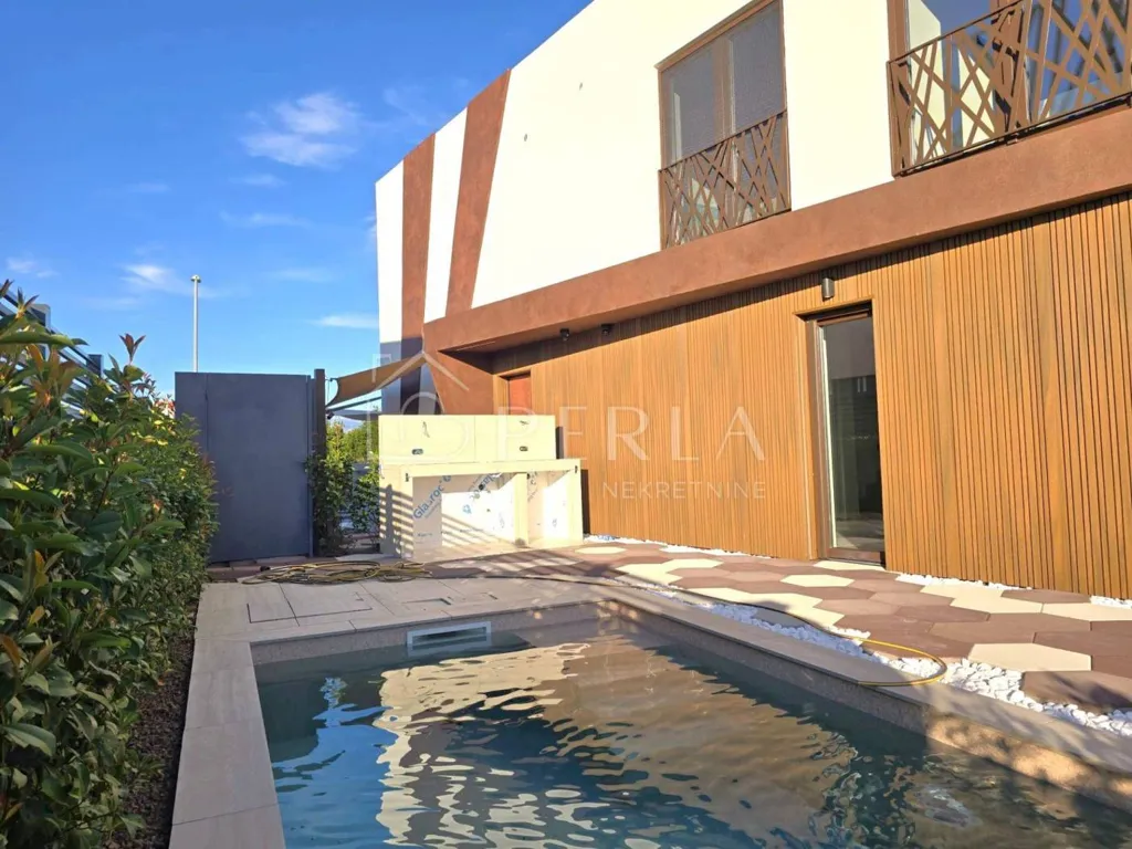 Bassein - Smart Home Villa with Private Pools in Nin