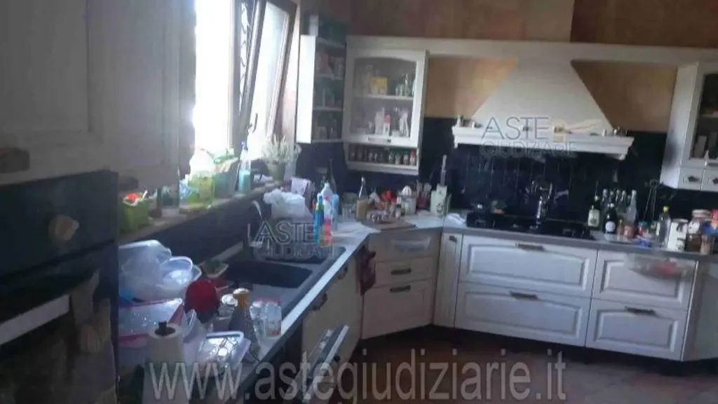Cuisine - Villa with Private Garden in Mentana
