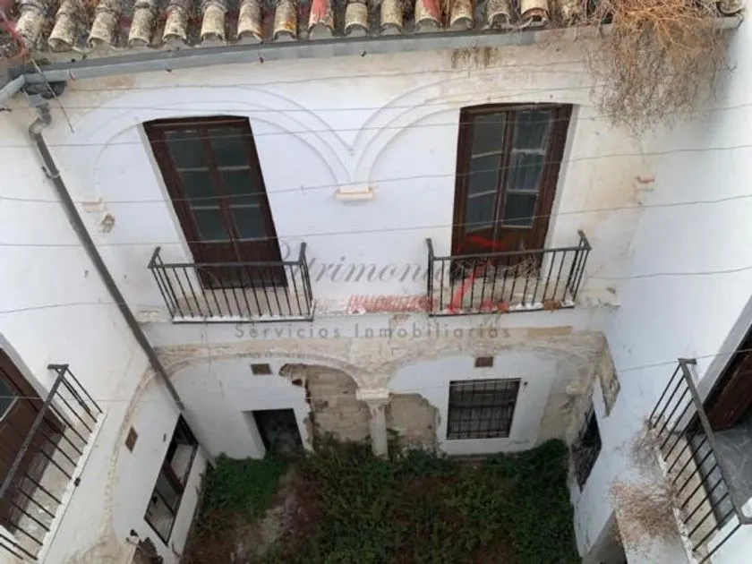 Giardino - Historic Chalet with Arched Patios in Jerez