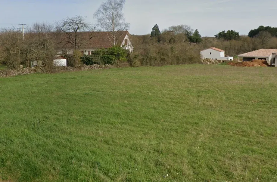 Aed - New 4-Piece House with Garden in Scorbé-Clairvaux