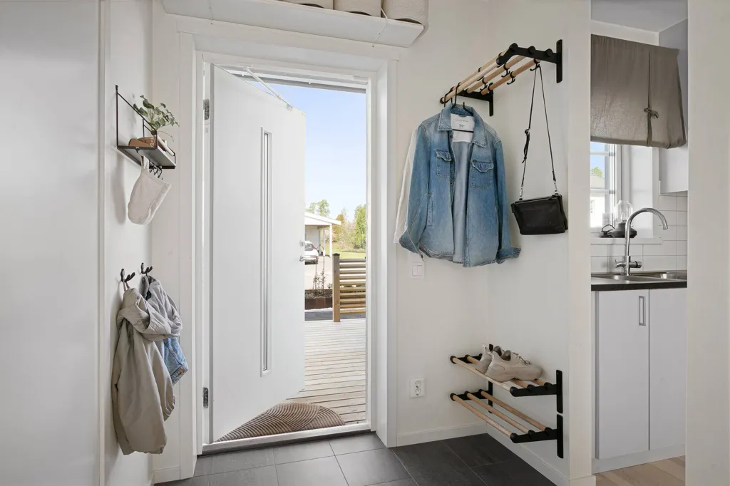 Hallway - Modern Bungalow with Garden in Säljan
