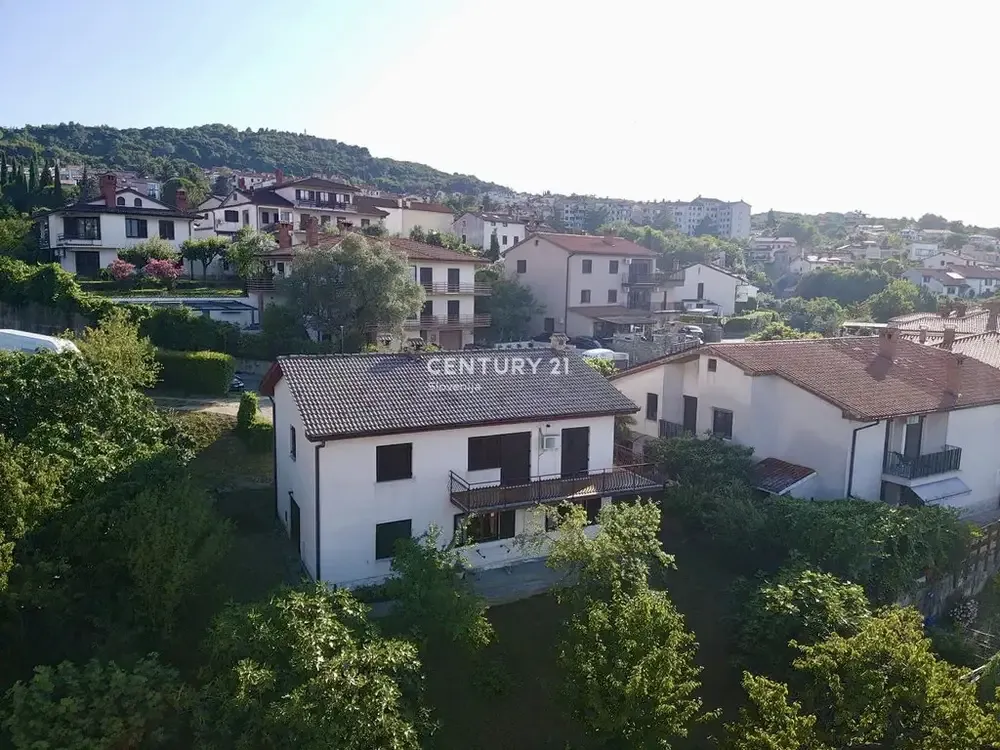 Vue aérienne - House with Sea View and Dual Units in Koper