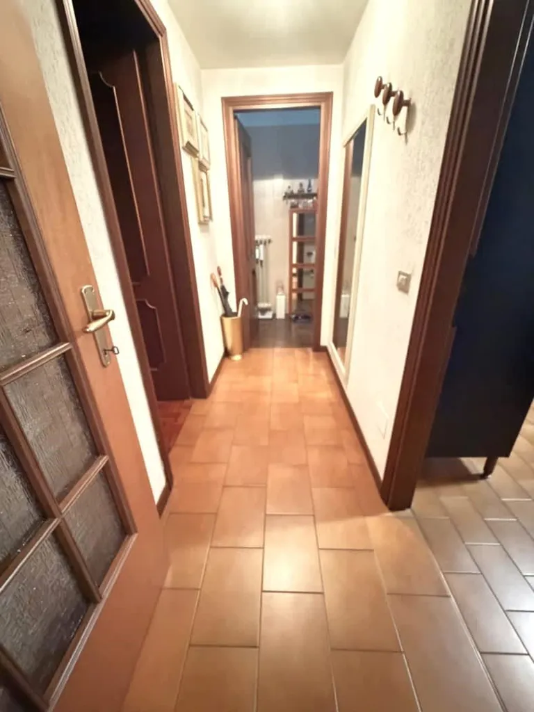 Ingresso - Two-Bedroom Apartment with Balcony in Milan