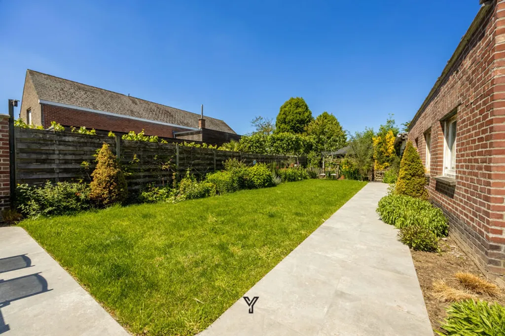 Garden - Charming House with Garden in Heestert