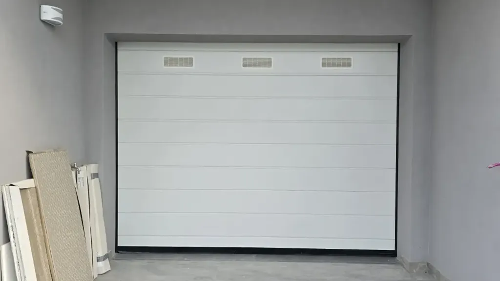 Garage - Trilocale with Eco-Friendly Features in Montichiari