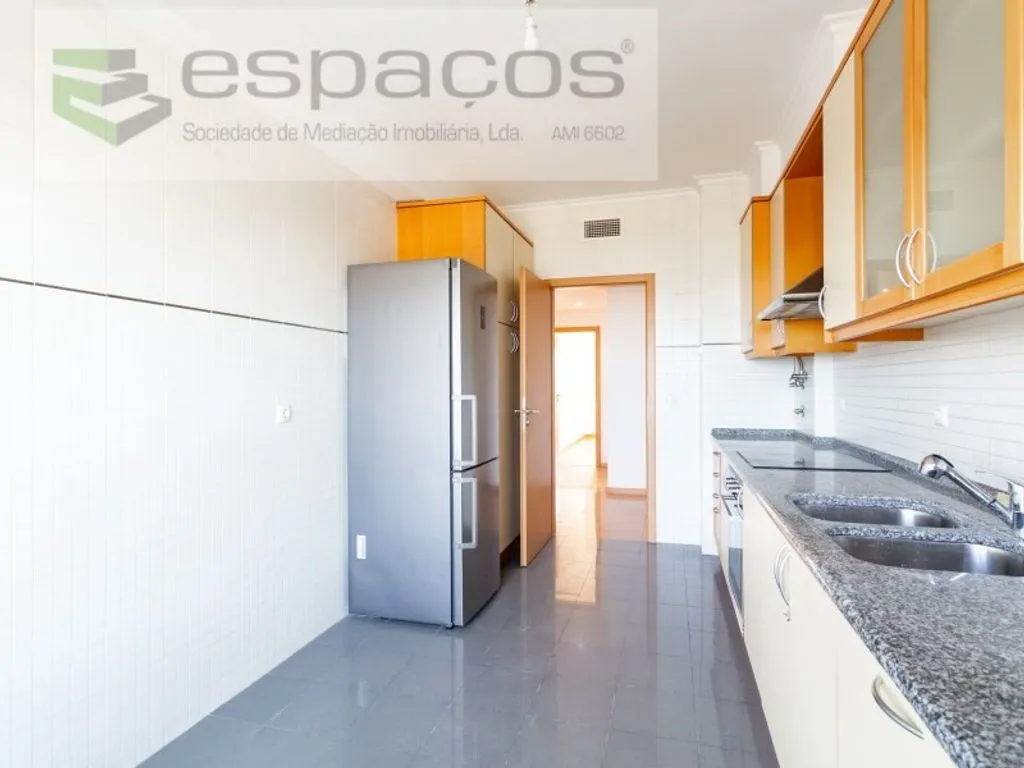 Köök - Luxury Apartment with River View in Bobadela