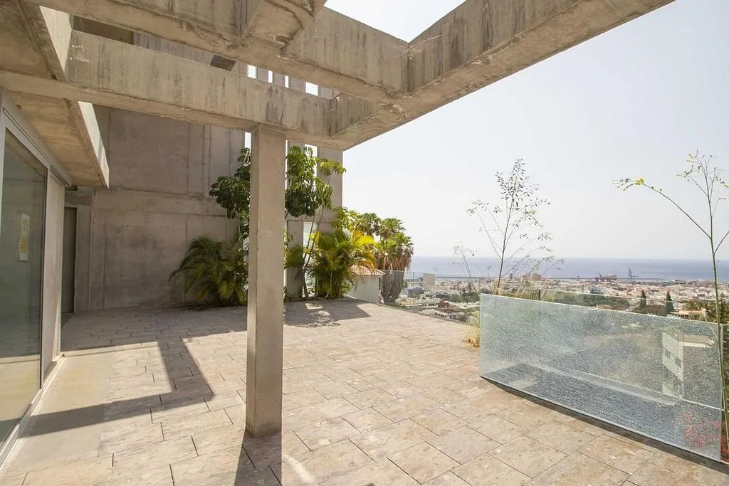 Terrasse - Contemporary Townhouse with Pool in Ifara