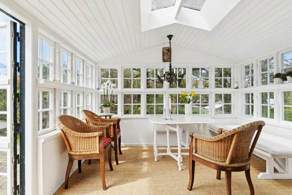 Terrasse - Conservation-Grade Lighthouse Farmhouse on West Coast