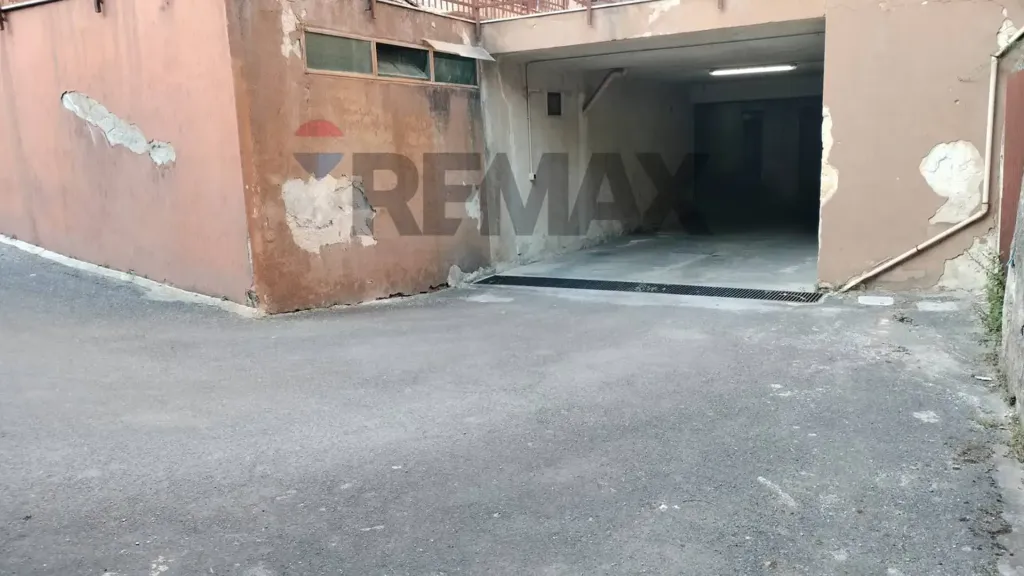 Garage - Garage with Double Parking in Palermo