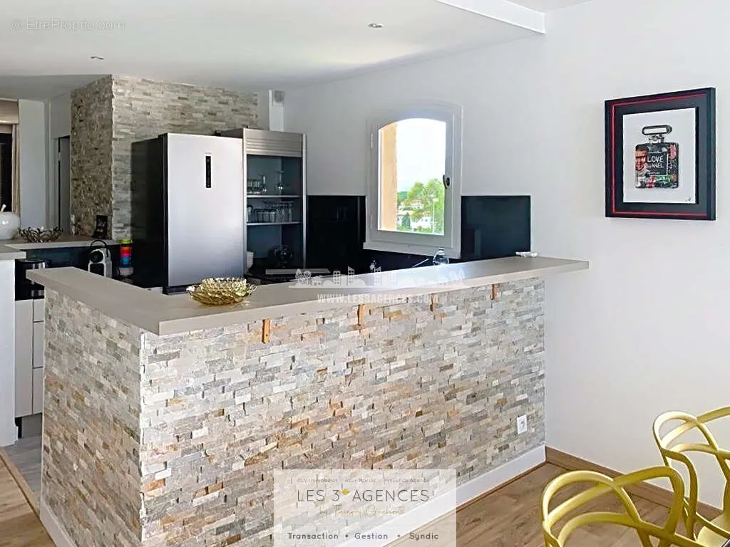 Köök - Renovated 3-Bed Flat with Marina View in Nice